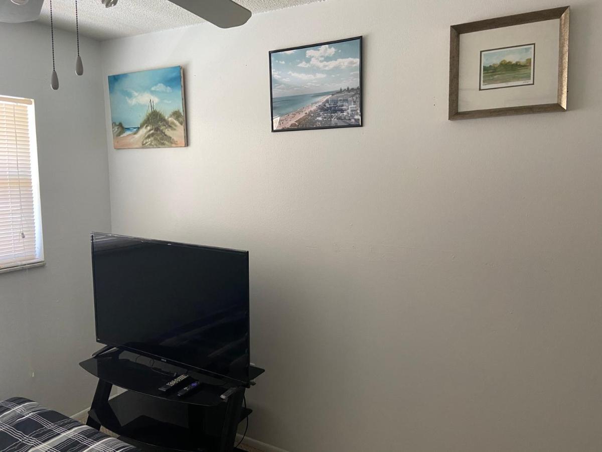 Private Room In A 2 Bedroom 1 Bathroom Shared With Host, On The Beach, Surrounded By Resorts, Only 2 People Max St. Pete Beach Exteriör bild