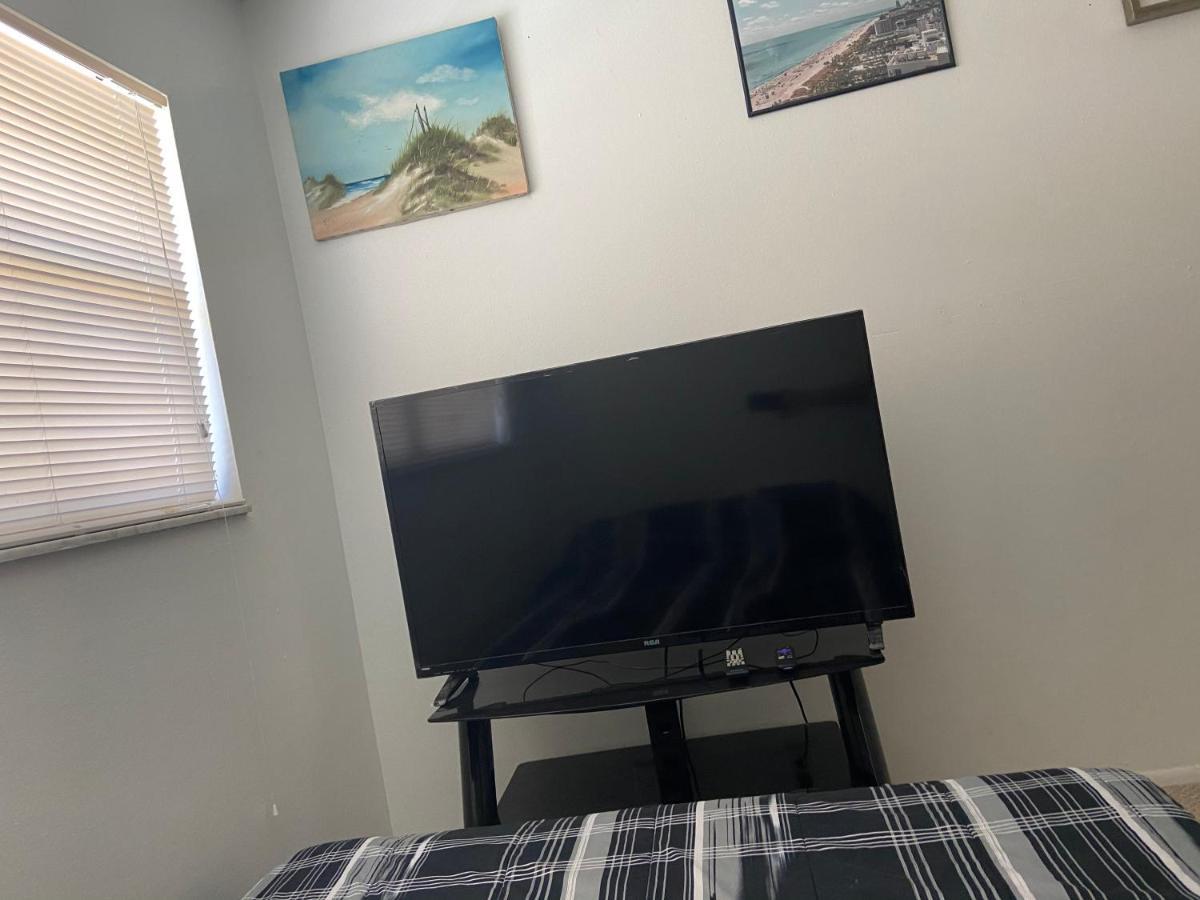 Private Room In A 2 Bedroom 1 Bathroom Shared With Host, On The Beach, Surrounded By Resorts, Only 2 People Max St. Pete Beach Exteriör bild