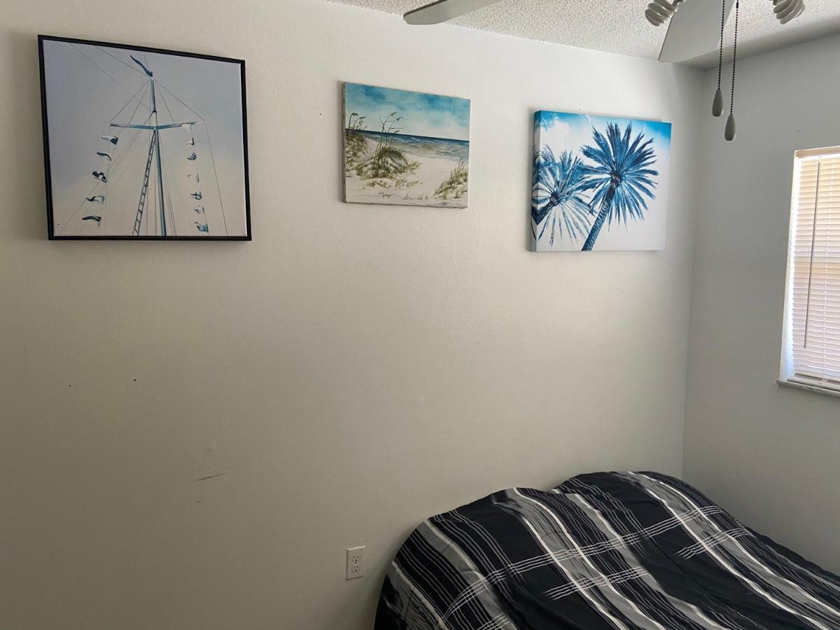Private Room In A 2 Bedroom 1 Bathroom Shared With Host, On The Beach, Surrounded By Resorts, Only 2 People Max St. Pete Beach Exteriör bild